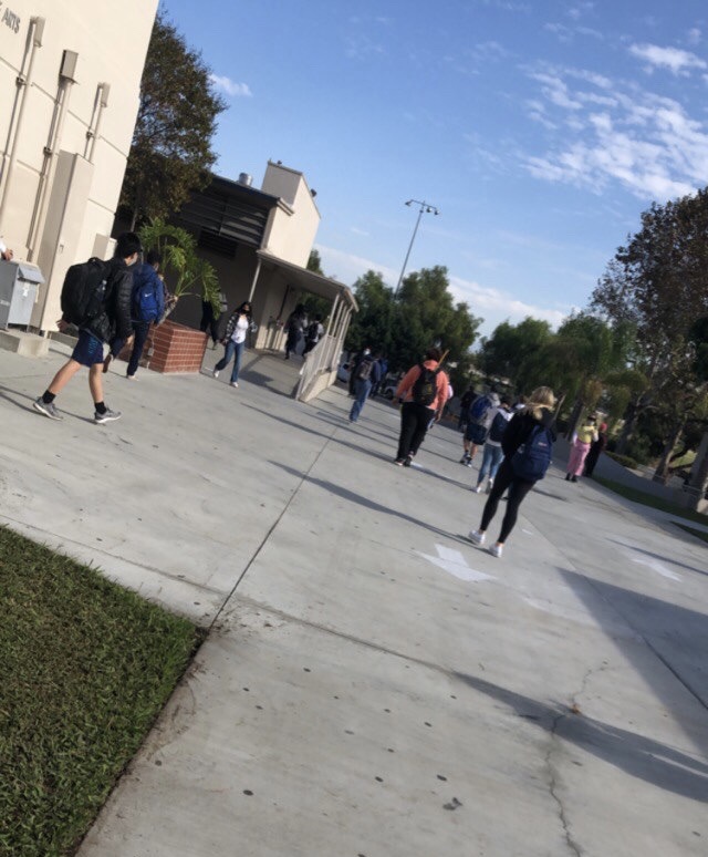 Highschool students in Orange County following COVID-19 school guidelines as they walk to their next class
