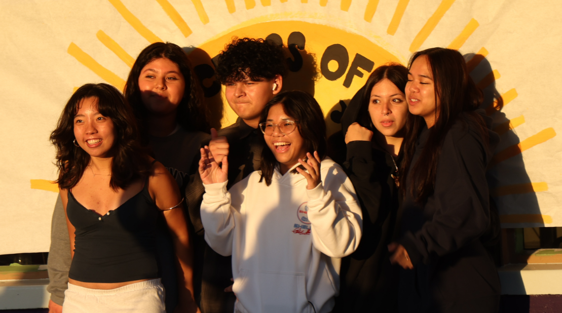 At Senior Sunrise, seniors Kayla Iniguez, Ava Roman, Vincent Hernandez, Thearose Garcia, Mia Andrade, and Audrey Fabros take a picture.